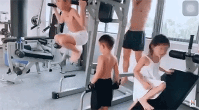 4 nhóc tỳ đồng loạt nghỉ ở nhà tránh dịch, vợ chồng Lý Hải nghĩ ra cách 'giết thời gian' cực kỳ bổ ích cùng các con 4 nhóc tỳ đồng loạt nghỉ ở nhà tránh dịch, vợ chồng Lý Hải nghĩ ra cách 'giết thời gian' cực kỳ bổ ích cùng các con
