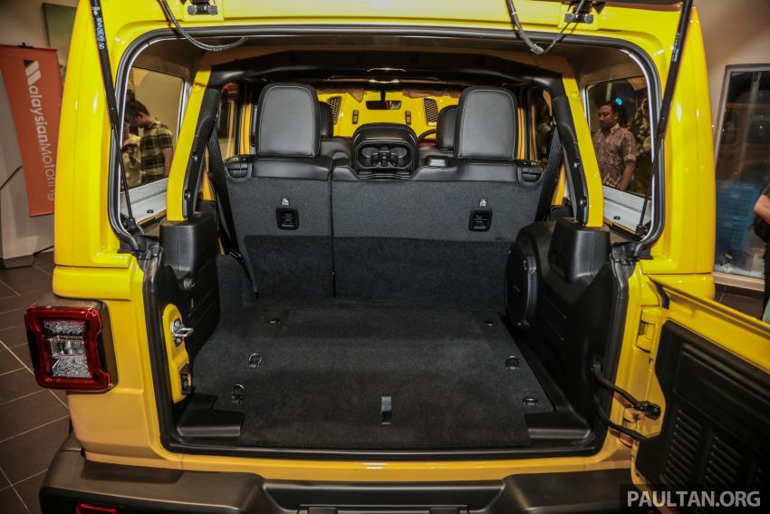 Jeep Wrangler Unlimited Rubicon quay trở lại Malaysia, hi vọng sẽ sớm về Việt Nam - 8 Jeep Wrangler Unlimited Rubicon quay trở lại Malaysia, hi vọng sẽ sớm về Việt Nam - 8