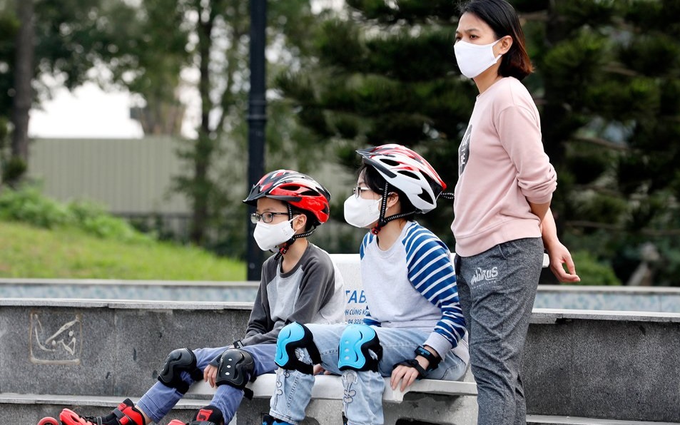 Bác sĩ Nhi giải đáp một loạt thắc mắc cho cha mẹ về việc chăm con trong mùa dịch COVID-19 Bác sĩ Nhi giải đáp một loạt thắc mắc cho cha mẹ về việc chăm con trong mùa dịch COVID-19