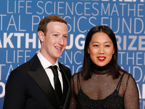 Ông chủ Facebook Mark Zuckerberg và vợ tài trợ 25 triệu USD để tìm thuốc trị COVID-19 Ông chủ Facebook Mark Zuckerberg và vợ tài trợ 25 triệu USD để tìm thuốc trị COVID-19