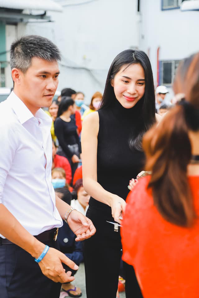 Thủy Tiên: "Người ta nói tôi lừa tiền, dùng tiền để làm màu, đánh bóng tên tuổi" - 4 Thủy Tiên: "Người ta nói tôi lừa tiền, dùng tiền để làm màu, đánh bóng tên tuổi" - 4