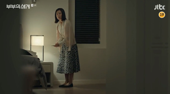 'The World Of The Married' của 'chị đại' Kim Hee Ae vừa mở màn đã có màn ân ái táo bạo, rating vượt qua cả 'Crash Landing On You' - 5 'The World Of The Married' của 'chị đại' Kim Hee Ae vừa mở màn đã có màn ân ái táo bạo, rating vượt qua cả 'Crash Landing On You' - 5