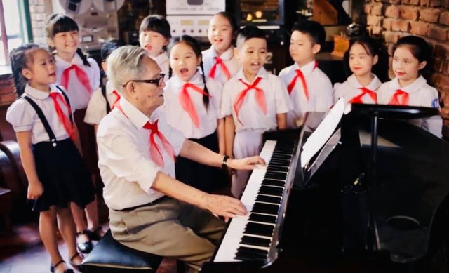 Nghệ sĩ tiếc thương trước sự ra đi của tác giả 'Ai yêu Bác Hồ Chí Minh hơn thiếu niên nhi đồng' Nghệ sĩ tiếc thương trước sự ra đi của tác giả 'Ai yêu Bác Hồ Chí Minh hơn thiếu niên nhi đồng'