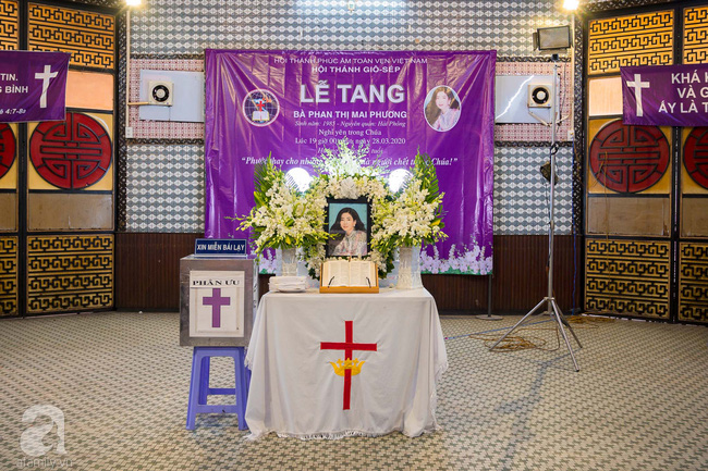 Tang lễ diễn viên Mai Phương diễn ra lặng lẽ, gia đình bạn bè không nén nổi nước mắt - 1 Tang lễ diễn viên Mai Phương diễn ra lặng lẽ, gia đình bạn bè không nén nổi nước mắt - 1