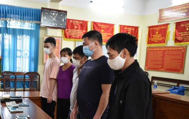 Triệt phá đường dây ghi lô, đề giao dịch qua mạng lên tới hàng tỷ đồng mỗi ngày Triệt phá đường dây ghi lô, đề giao dịch qua mạng lên tới hàng tỷ đồng mỗi ngày