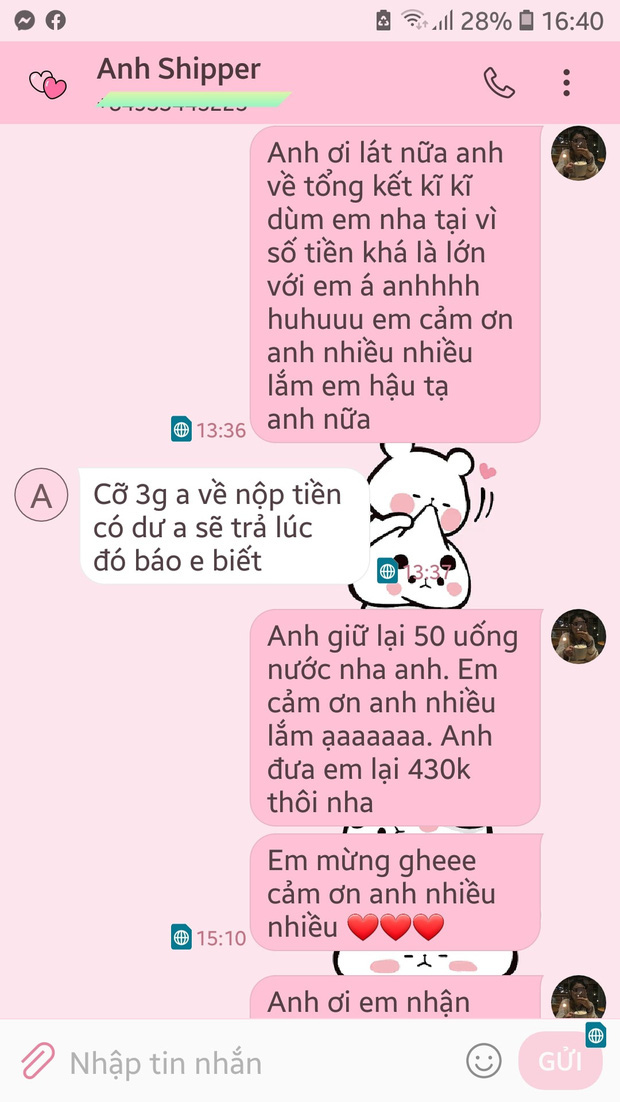 Ấm lòng với cách hành xử của anh shipper tốt bụng, nhưng cách mà cô gái được giúp đỡ còn khiến dân mạng quắn quéo vì dễ thương hơn Ấm lòng với cách hành xử của anh shipper tốt bụng, nhưng cách mà cô gái được giúp đỡ còn khiến dân mạng quắn quéo vì dễ thương hơn