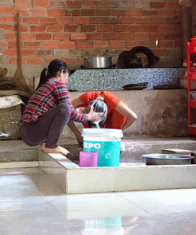 Hội chị em 'đỏ mắt' với nàng dâu số hưởng, được mẹ chồng tự tay gội đầu rồi sấy tóc cho Hội chị em 'đỏ mắt' với nàng dâu số hưởng, được mẹ chồng tự tay gội đầu rồi sấy tóc cho