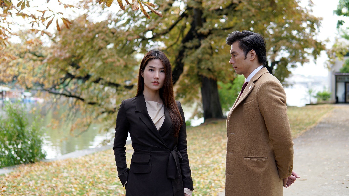 Đầu tư không kém 'Hạ cánh nơi anh', 'Tình yêu và tham vọng' cũng đưa cả dàn diễn viên sang châu Âu tráng lệ ghi hình - 3 Đầu tư không kém 'Hạ cánh nơi anh', 'Tình yêu và tham vọng' cũng đưa cả dàn diễn viên sang châu Âu tráng lệ ghi hình - 3