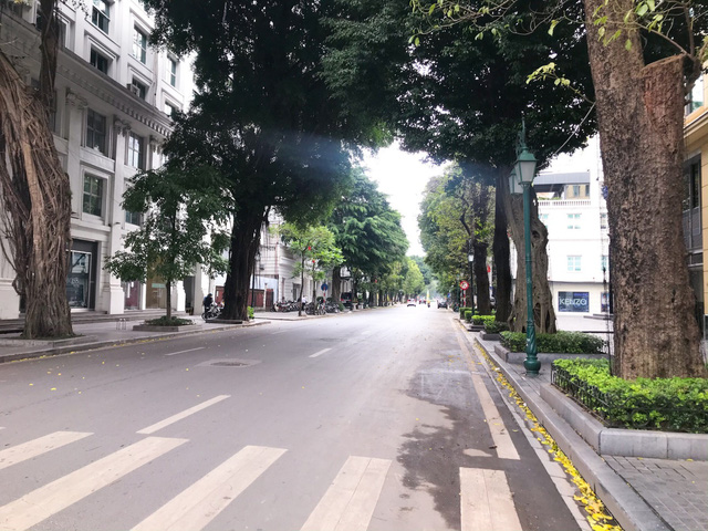 Hà Nội vắng lặng như Tết sau khi thực hiện cao điểm chống dịch COVID-19 - 12 Hà Nội vắng lặng như Tết sau khi thực hiện cao điểm chống dịch COVID-19 - 12