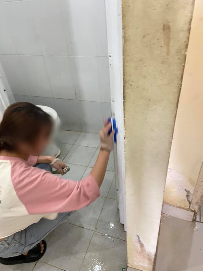 Nhận phòng cách ly trong tình trạng không như ý muốn, nữ du học sinh bắt tay ngay vào dọn dẹp sạch sẽ và nhận được cơn mưa lời khen vì thái độ sống tích cực - 2 Nhận phòng cách ly trong tình trạng không như ý muốn, nữ du học sinh bắt tay ngay vào dọn dẹp sạch sẽ và nhận được cơn mưa lời khen vì thái độ sống tích cực - 2