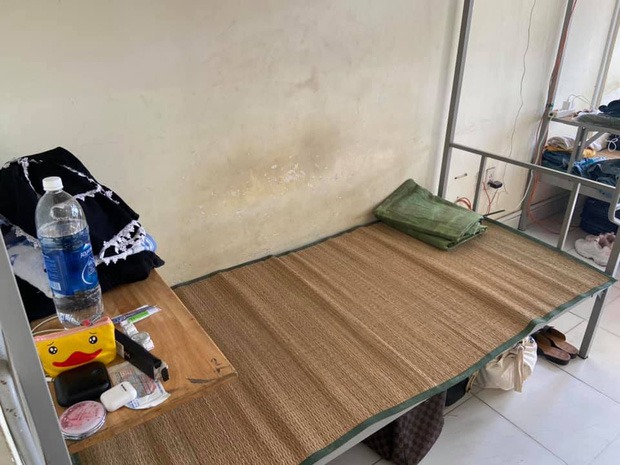 Nhận phòng cách ly trong tình trạng không như ý muốn, nữ du học sinh bắt tay ngay vào dọn dẹp sạch sẽ và nhận được cơn mưa lời khen vì thái độ sống tích cực - 4 Nhận phòng cách ly trong tình trạng không như ý muốn, nữ du học sinh bắt tay ngay vào dọn dẹp sạch sẽ và nhận được cơn mưa lời khen vì thái độ sống tích cực - 4