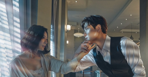 Phim 19+ Thế Giới Hôn Nhân: Màn tái xuất nóng bỏng của Kim Hee Ae, drama tiểu tam khiến chị em vừa xem đã muốn ở giá! - 3 Phim 19+ Thế Giới Hôn Nhân: Màn tái xuất nóng bỏng của Kim Hee Ae, drama tiểu tam khiến chị em vừa xem đã muốn ở giá! - 3