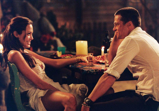 Sốc: Angelina Jolie cố tình cởi nội y để quyến rũ Brad Pitt khi đóng cảnh giường chiếu Sốc: Angelina Jolie cố tình cởi nội y để quyến rũ Brad Pitt khi đóng cảnh giường chiếu