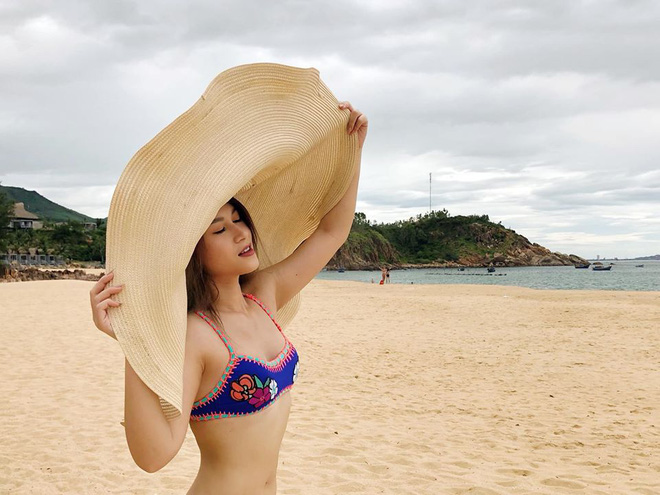 Nhan sắc nóng bỏng và cuộc sống xa hoa của nữ diễn viên là con gái đại gia thủy sản - 9 Nhan sắc nóng bỏng và cuộc sống xa hoa của nữ diễn viên là con gái đại gia thủy sản - 9
