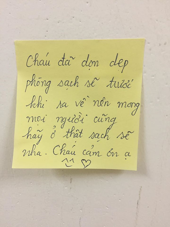 Dọn dẹp phòng sạch sẽ trước khi nhường ký túc xá làm nơi cách ly, nữ sinh còn khiến dân tính quắn quéo vì những mẫu tin nhắn cực dễ thương Dọn dẹp phòng sạch sẽ trước khi nhường ký túc xá làm nơi cách ly, nữ sinh còn khiến dân tính quắn quéo vì những mẫu tin nhắn cực dễ thương