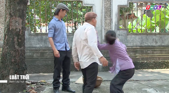 'Luật trời': Được 'tú ông' giải cứu khi bị giang hồ đập đánh, Trang - Ngọc Lan trở thành gái ngành để báo đáp - 5 'Luật trời': Được 'tú ông' giải cứu khi bị giang hồ đập đánh, Trang - Ngọc Lan trở thành gái ngành để báo đáp - 5
