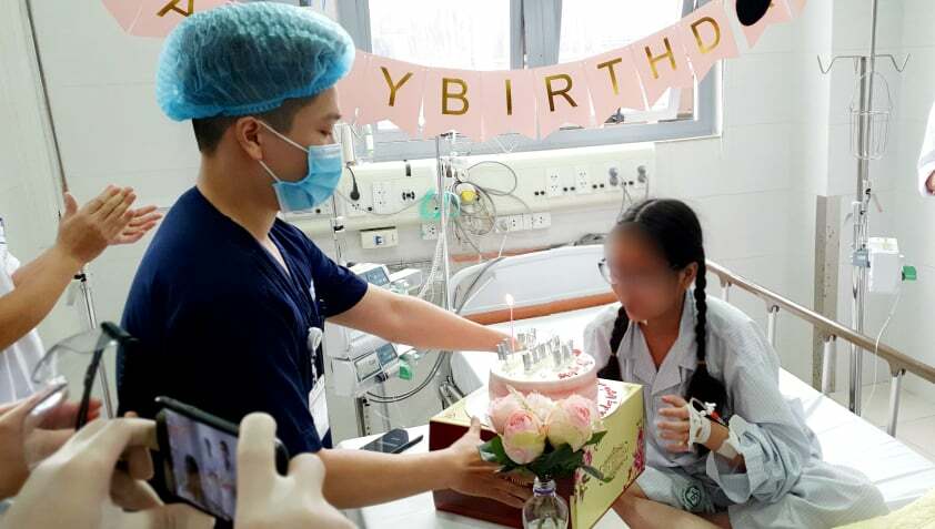 Đón sinh nhật tuổi 18 ở bệnh viện Bạch Mai Đón sinh nhật tuổi 18 ở bệnh viện Bạch Mai