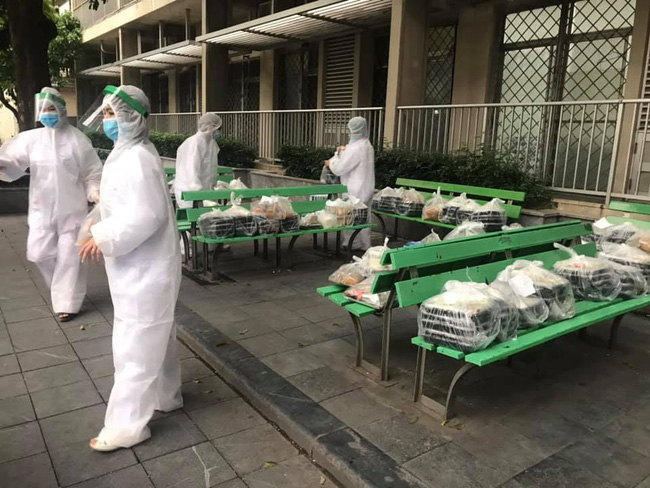 Những hình ảnh cảm động bên trong bệnh viện Bạch Mai - 7 Những hình ảnh cảm động bên trong bệnh viện Bạch Mai - 7