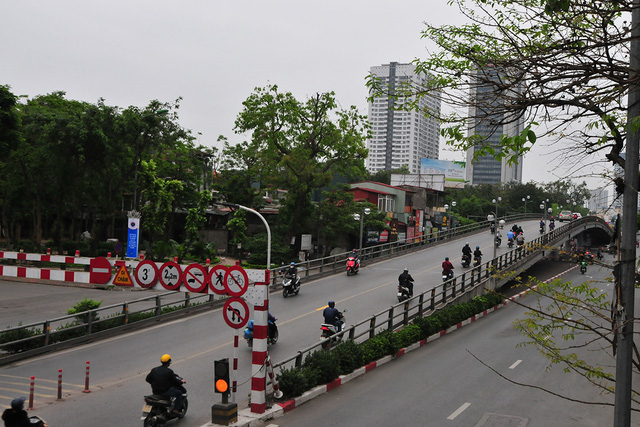 Các điểm nóng ùn tắc của Hà Nội trong ngày đầu tiên thực hiện cách ly toàn xã hội ra sao? - 8 Các điểm nóng ùn tắc của Hà Nội trong ngày đầu tiên thực hiện cách ly toàn xã hội ra sao? - 8
