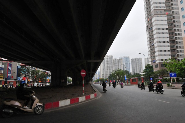 Các điểm nóng ùn tắc của Hà Nội trong ngày đầu tiên thực hiện cách ly toàn xã hội ra sao? - 1 Các điểm nóng ùn tắc của Hà Nội trong ngày đầu tiên thực hiện cách ly toàn xã hội ra sao? - 1