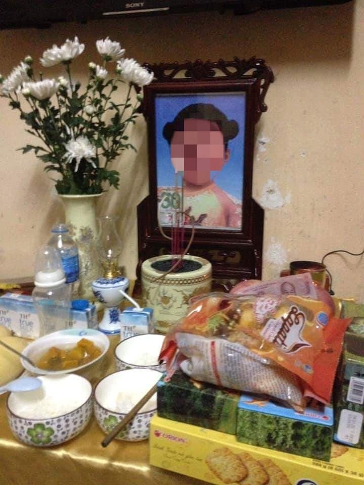 Nghi án mẹ đẻ cùng bố dượng bạo hành khiến bé gái 4 tuổi tử vong Nghi án mẹ đẻ cùng bố dượng bạo hành khiến bé gái 4 tuổi tử vong
