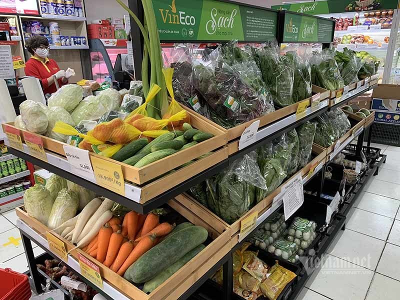 Ngày đầu cách ly, hàng la liệt ngoài chợ, chất đống trong siêu thị - 16 Ngày đầu cách ly, hàng la liệt ngoài chợ, chất đống trong siêu thị - 16
