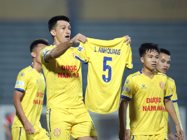 Thêm một CLB tại V.League quyết định giảm lương Thêm một CLB tại V.League quyết định giảm lương