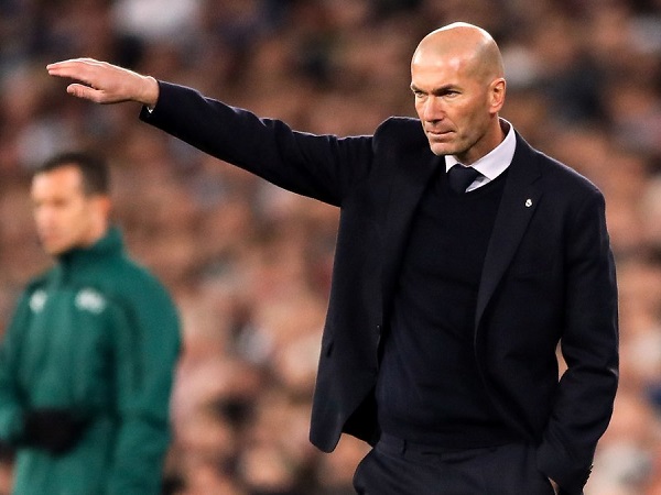 HLV Zidane bị tố chống lệnh cách ly của Real HLV Zidane bị tố chống lệnh cách ly của Real