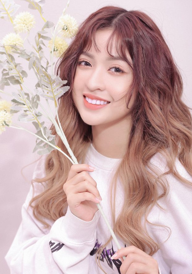 Trọn vẹn nhan sắc của hotgirl 'trứng rán cần mỡ' Trần Thanh Tâm trong MV chính thức khiến nhiều người tranh cãi - 3 Trọn vẹn nhan sắc của hotgirl 'trứng rán cần mỡ' Trần Thanh Tâm trong MV chính thức khiến nhiều người tranh cãi - 3
