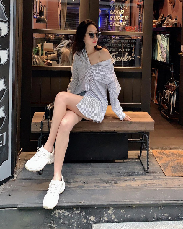 Ngọc Trinh bị chê kém duyên khi ngồi thử giày, các chị em chớ có mắc lỗi này khi mặc váy ngắn! - 8 Ngọc Trinh bị chê kém duyên khi ngồi thử giày, các chị em chớ có mắc lỗi này khi mặc váy ngắn! - 8