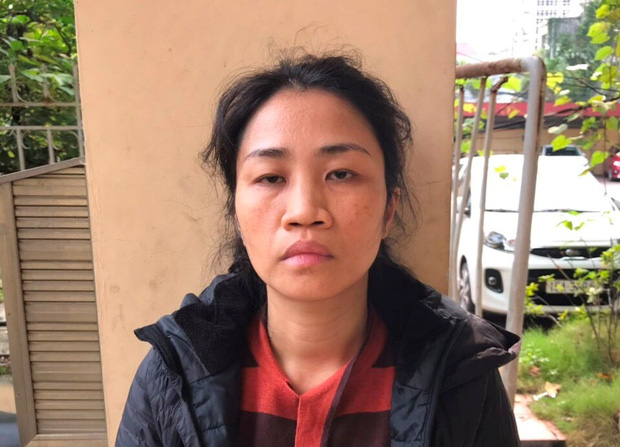 Hải Phòng: Người phụ nữ lao vào tát công an khi được yêu cầu đo thân nhiệt Hải Phòng: Người phụ nữ lao vào tát công an khi được yêu cầu đo thân nhiệt