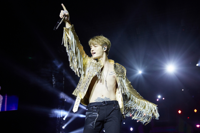 Đùa bị nhiễm Covid-19 trong ngày Cá tháng Tư: Jae Joong bị tẩy chay, hàng loạt show diễn phải hủy bỏ trong sự tức giận của fan - 2 Đùa bị nhiễm Covid-19 trong ngày Cá tháng Tư: Jae Joong bị tẩy chay, hàng loạt show diễn phải hủy bỏ trong sự tức giận của fan - 2