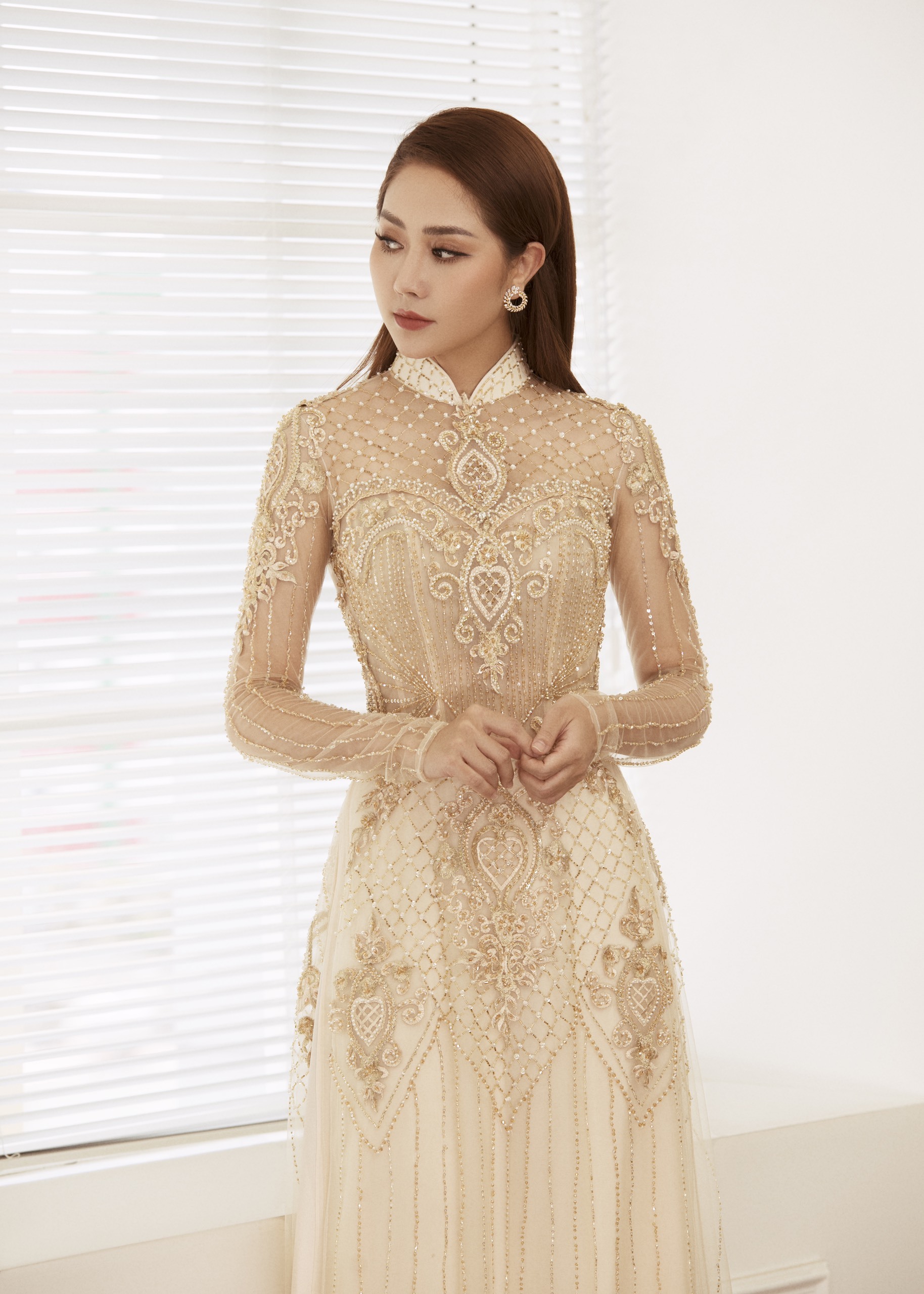 Tường Vi xinh đẹp, khoe sắc quyến rũ với áo dài - 1 Tường Vi xinh đẹp, khoe sắc quyến rũ với áo dài - 1