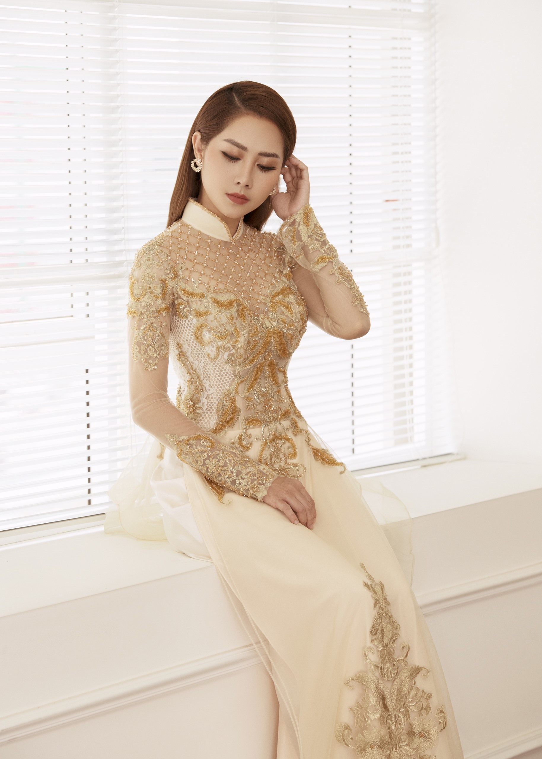 Tường Vi xinh đẹp, khoe sắc quyến rũ với áo dài Tường Vi xinh đẹp, khoe sắc quyến rũ với áo dài