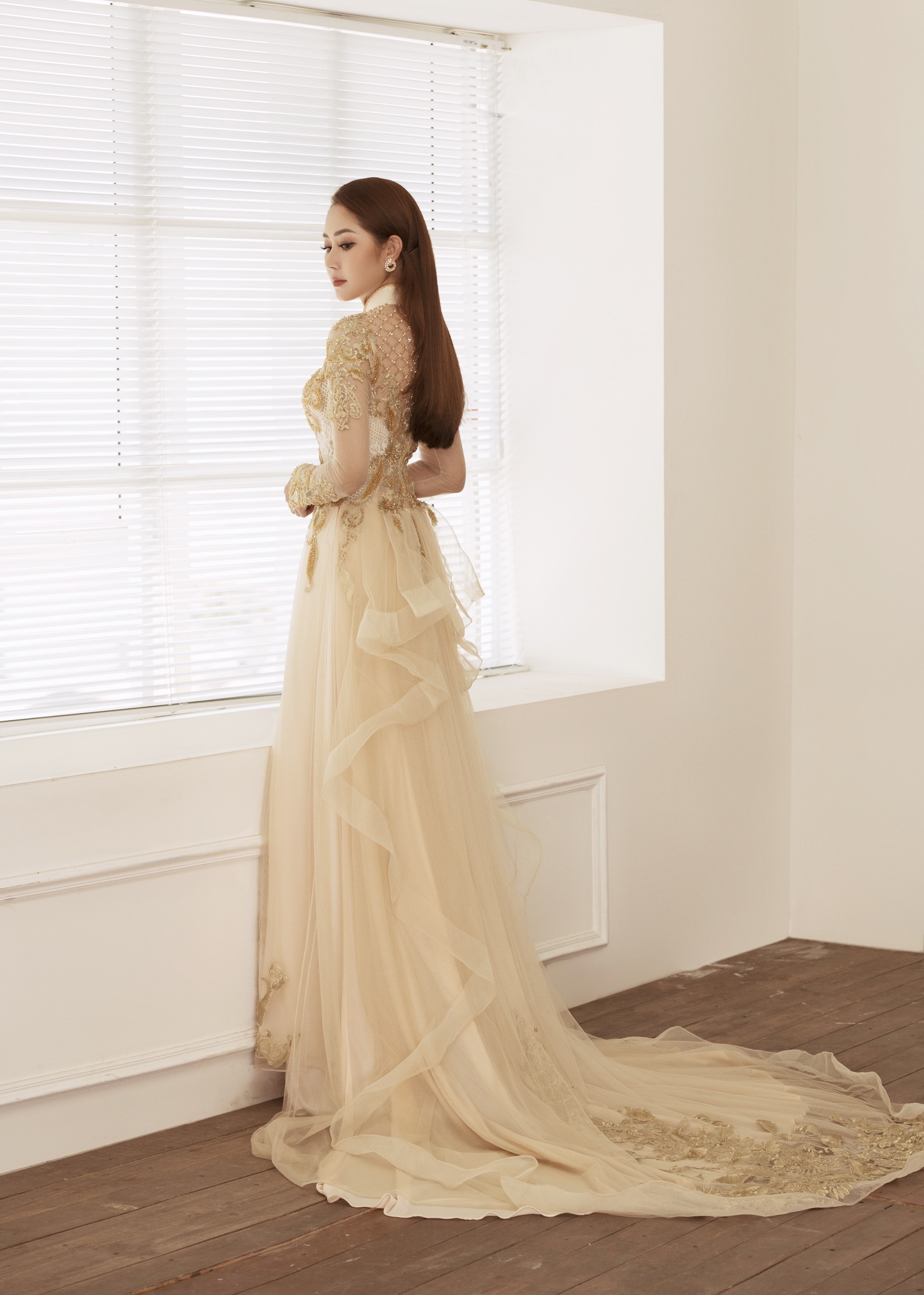 Tường Vi xinh đẹp, khoe sắc quyến rũ với áo dài - 3 Tường Vi xinh đẹp, khoe sắc quyến rũ với áo dài - 3