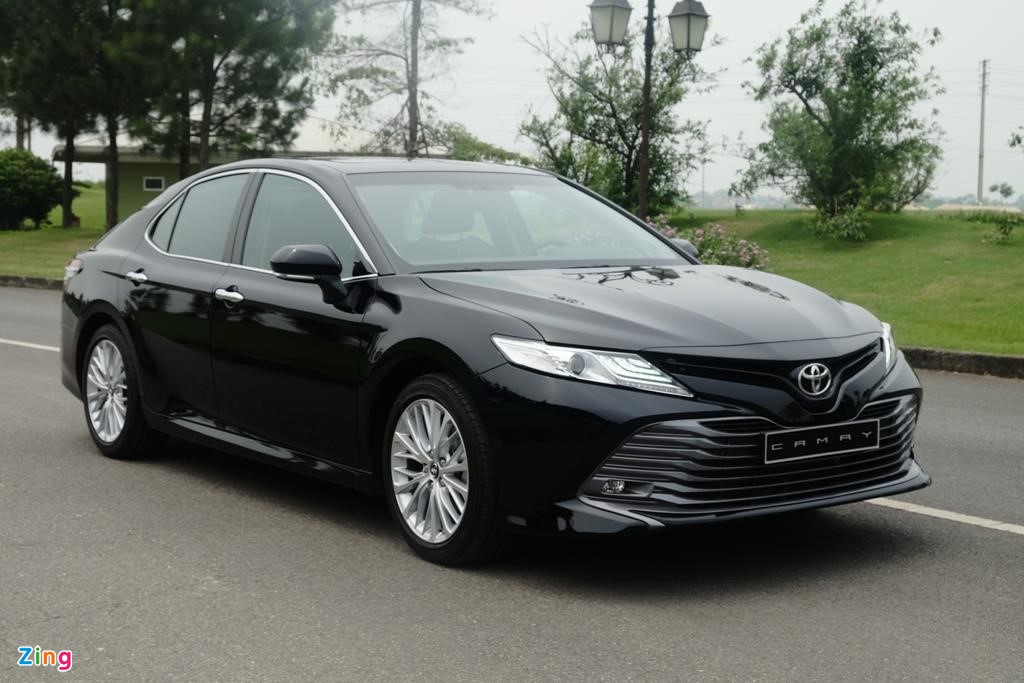 Toyota Camry 2.0G và Mazda6 Premium - cuộc chiến sedan D giá 1 tỷ đồng - 1 Toyota Camry 2.0G và Mazda6 Premium - cuộc chiến sedan D giá 1 tỷ đồng - 1