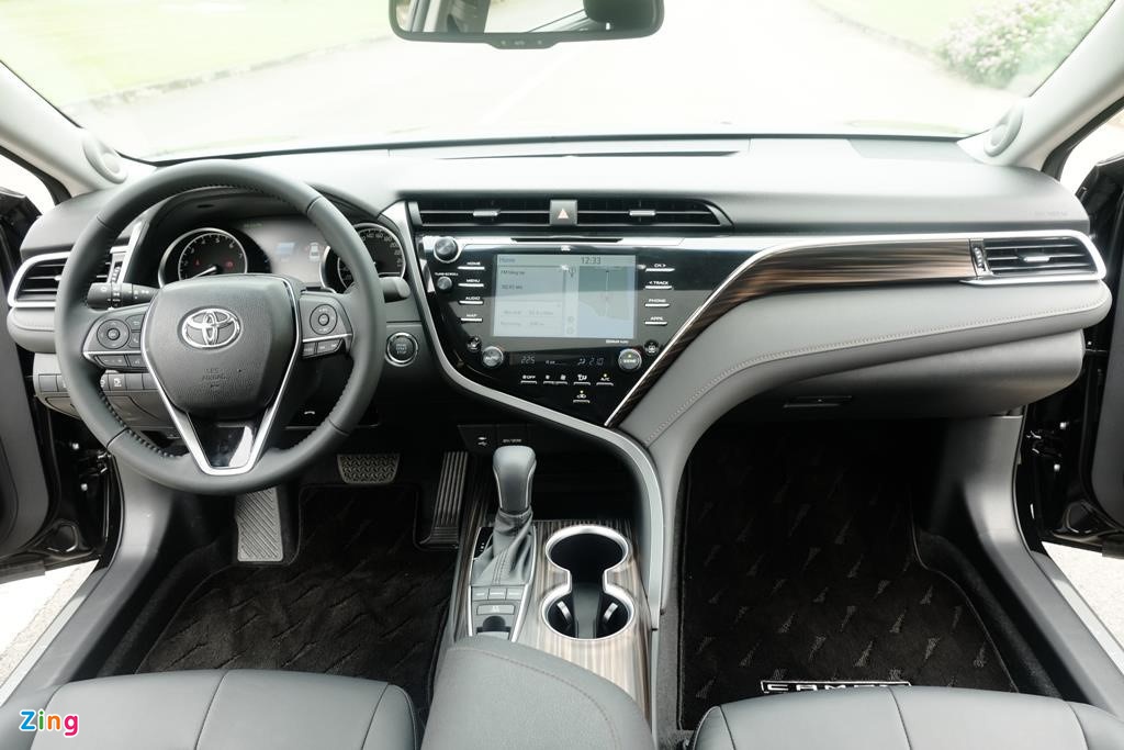 Toyota Camry 2.0G và Mazda6 Premium - cuộc chiến sedan D giá 1 tỷ đồng - 6 Toyota Camry 2.0G và Mazda6 Premium - cuộc chiến sedan D giá 1 tỷ đồng - 6