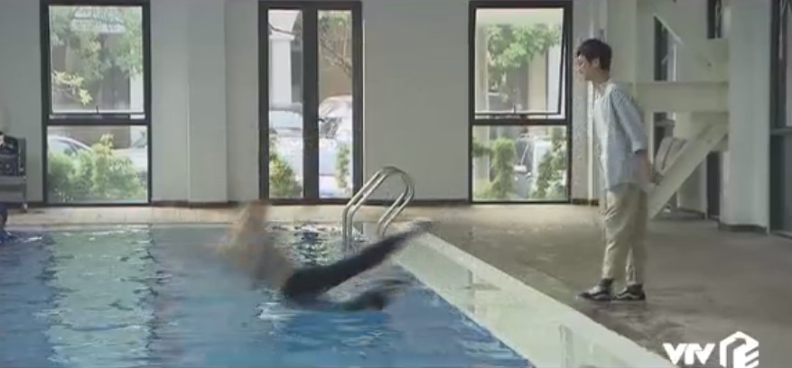 'Nhà trọ Balanha' tập 8: Nhân gặp lại tình cũ là một nhân viên quán bar, Bách 'tán' được sếp tại chỗ làm - 4 'Nhà trọ Balanha' tập 8: Nhân gặp lại tình cũ là một nhân viên quán bar, Bách 'tán' được sếp tại chỗ làm - 4