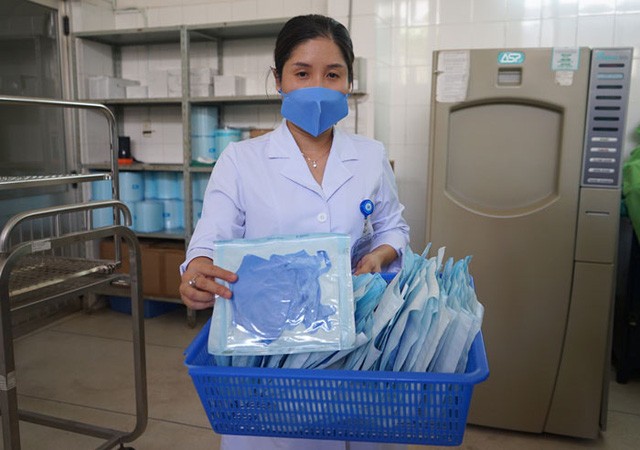 Khẩu trang "độc nhất vô nhị" của y bác sĩ Bệnh viện Thống Nhất - 13 Khẩu trang "độc nhất vô nhị" của y bác sĩ Bệnh viện Thống Nhất - 13