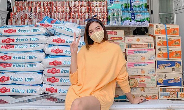 Sao châu Á hỗ trợ người dân giữa đại dịch: Lee Hyori miễn phí tiền thuê nhà, 'mỹ nhân đẹp nhất Philippines' nấu hàng trăm bữa ăn cho đội chống Covid-19 - 7 Sao châu Á hỗ trợ người dân giữa đại dịch: Lee Hyori miễn phí tiền thuê nhà, 'mỹ nhân đẹp nhất Philippines' nấu hàng trăm bữa ăn cho đội chống Covid-19 - 7