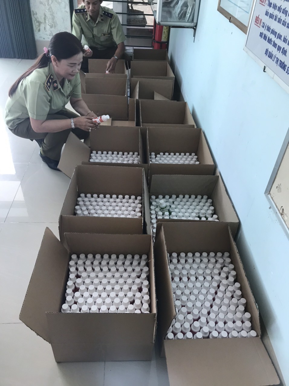 Loạn nước rửa tay mập mờ chất lượng: Tâm lý 'có còn hơn không' khiến nhiều người rước hoạ vào thân - 1 Loạn nước rửa tay mập mờ chất lượng: Tâm lý 'có còn hơn không' khiến nhiều người rước hoạ vào thân - 1
