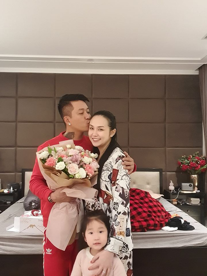 Sau bao đồn đoán tan vỡ, Tuấn Hưng đã có động thái rõ ràng chứng minh mối quan hệ với bà xã - 2 Sau bao đồn đoán tan vỡ, Tuấn Hưng đã có động thái rõ ràng chứng minh mối quan hệ với bà xã - 2