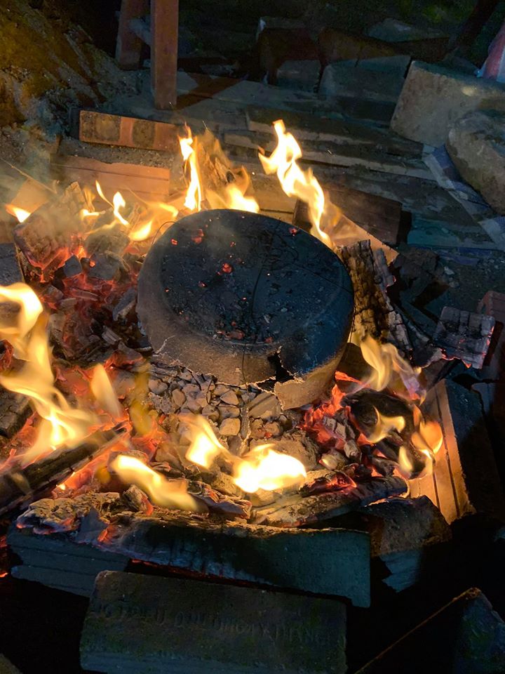 Về quê làm món 'gà bóng đêm' đang siêu hot, thanh niên khóc ròng khi gà biến thành than, còn đi tong cái nồi nhôm yêu quý của mẹ! - 3 Về quê làm món 'gà bóng đêm' đang siêu hot, thanh niên khóc ròng khi gà biến thành than, còn đi tong cái nồi nhôm yêu quý của mẹ! - 3