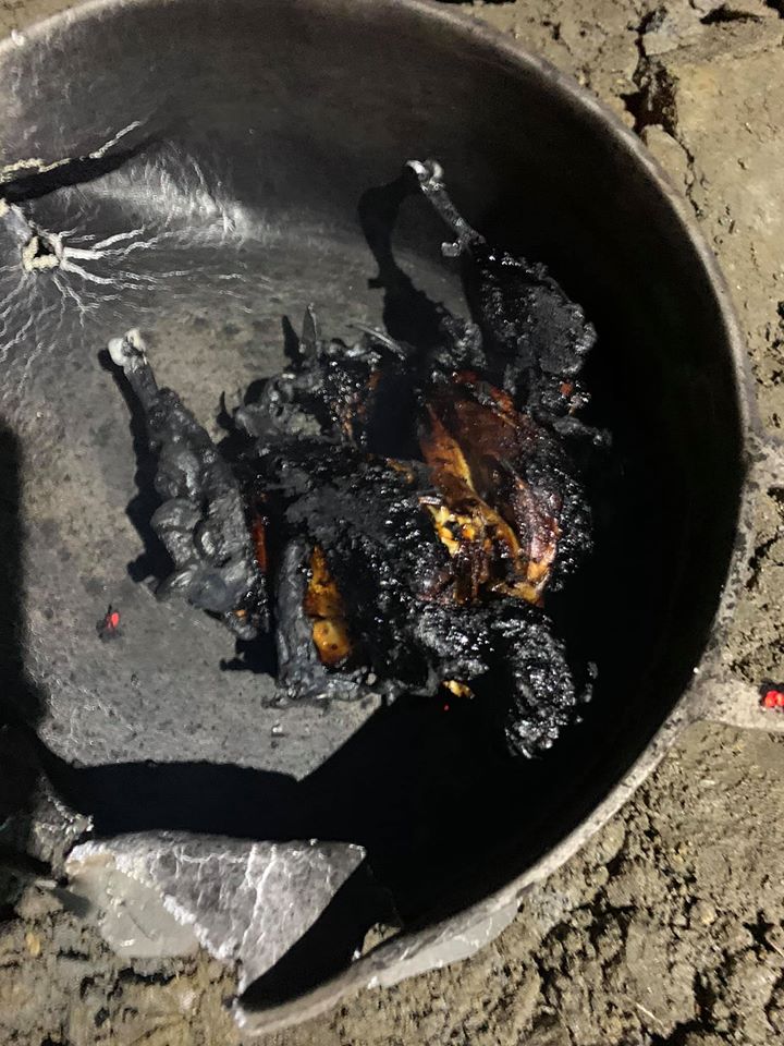 Về quê làm món 'gà bóng đêm' đang siêu hot, thanh niên khóc ròng khi gà biến thành than, còn đi tong cái nồi nhôm yêu quý của mẹ! - 2 Về quê làm món 'gà bóng đêm' đang siêu hot, thanh niên khóc ròng khi gà biến thành than, còn đi tong cái nồi nhôm yêu quý của mẹ! - 2