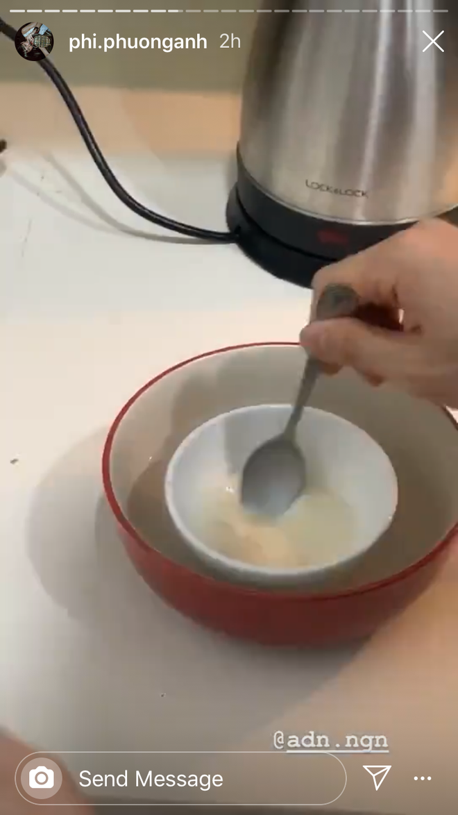 Hội bạn thân Phí Phương Anh rủ nhau làm bánh ăn lúc 2h sáng: Tầm này, ai cũng béo lên nhưng kệ thôi ăn ngon mới đã - 2 Hội bạn thân Phí Phương Anh rủ nhau làm bánh ăn lúc 2h sáng: Tầm này, ai cũng béo lên nhưng kệ thôi ăn ngon mới đã - 2
