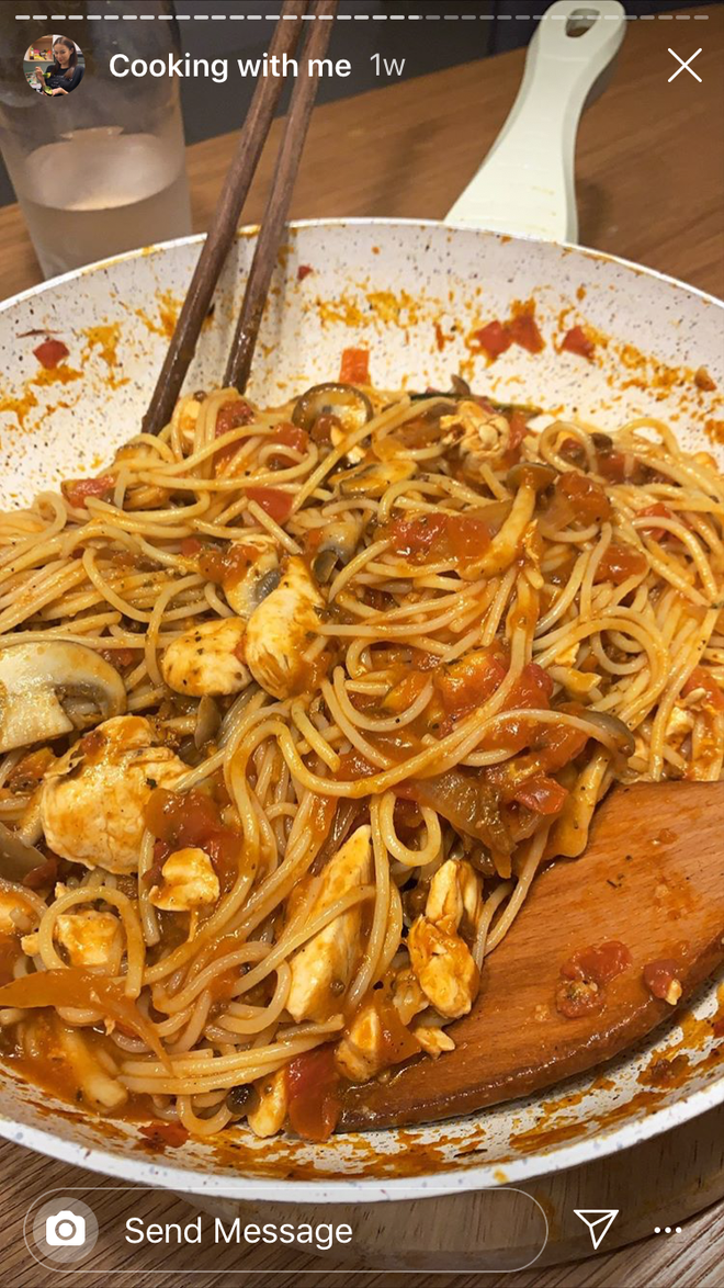 Hội bạn thân Phí Phương Anh rủ nhau làm bánh ăn lúc 2h sáng: Tầm này, ai cũng béo lên nhưng kệ thôi ăn ngon mới đã - 9 Hội bạn thân Phí Phương Anh rủ nhau làm bánh ăn lúc 2h sáng: Tầm này, ai cũng béo lên nhưng kệ thôi ăn ngon mới đã - 9
