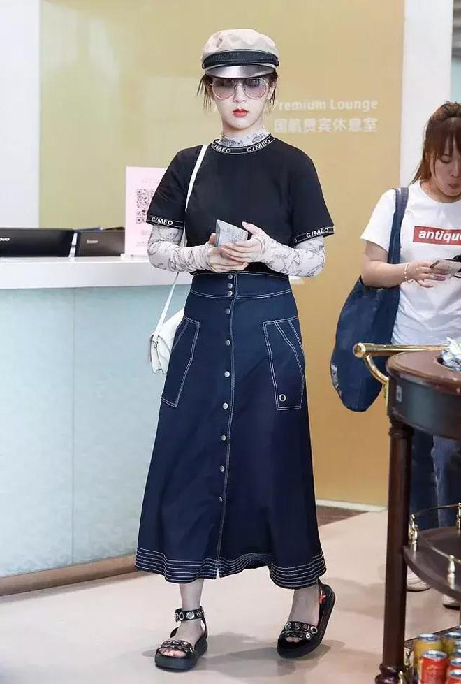 2 thái cực thời trang sân bay của sao Hoa ngữ: Người biến sân bay thành runway, người diện hàng hiệu như hàng chợ - 10 2 thái cực thời trang sân bay của sao Hoa ngữ: Người biến sân bay thành runway, người diện hàng hiệu như hàng chợ - 10
