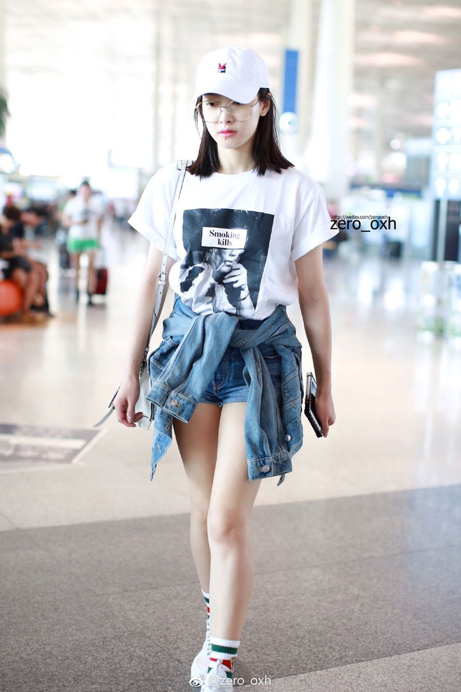 2 thái cực thời trang sân bay của sao Hoa ngữ: Người biến sân bay thành runway, người diện hàng hiệu như hàng chợ - 6 2 thái cực thời trang sân bay của sao Hoa ngữ: Người biến sân bay thành runway, người diện hàng hiệu như hàng chợ - 6