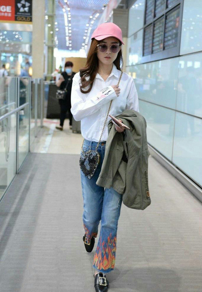 2 thái cực thời trang sân bay của sao Hoa ngữ: Người biến sân bay thành runway, người diện hàng hiệu như hàng chợ - 8 2 thái cực thời trang sân bay của sao Hoa ngữ: Người biến sân bay thành runway, người diện hàng hiệu như hàng chợ - 8