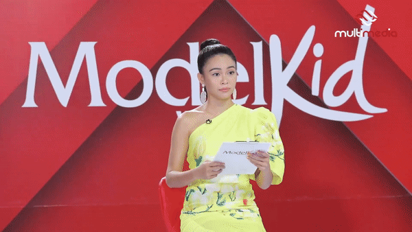 Model Kid: Hương Ly khiến khán giả 'sốc' khi trừng mắt và cười nhếch mép với Mâu Thủy Model Kid: Hương Ly khiến khán giả 'sốc' khi trừng mắt và cười nhếch mép với Mâu Thủy